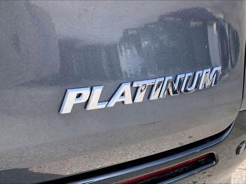 New 2025 Toyota Sienna Platinum image 10