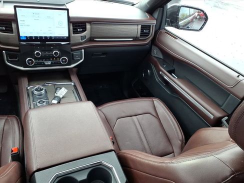 Used 2024 Ford Expedition Limited image 12
