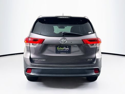 Used 2019 Toyota Highlander XLE image 7