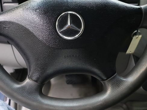 Used 2018 Mercedes-Benz Sprinter 2500 image 17