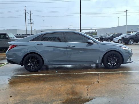 Used 2022 Hyundai Elantra Limited image 29