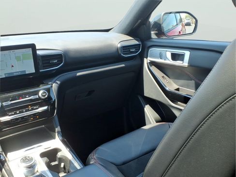 Used 2023 Ford Explorer ST-Line AWD/4WD image 12