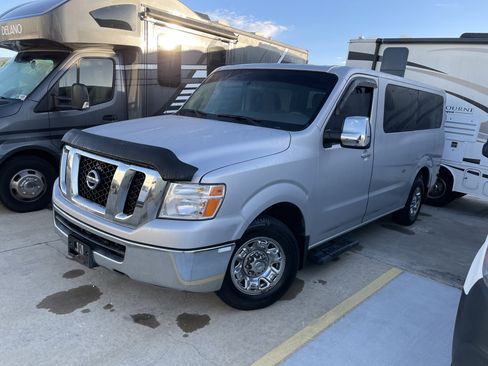 Used 2015 Nissan NV 3500 SV w/ Technology Package image 1