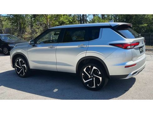 Used 2024 Mitsubishi Outlander SE Black Edition image 6