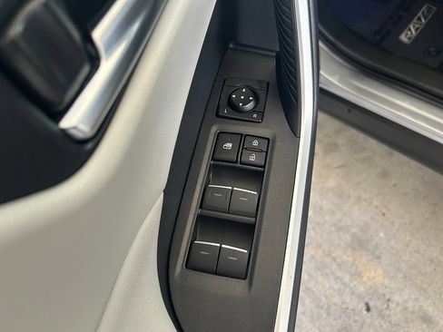 Used 2025 Toyota RAV4 XLE AWD/4WD image 34