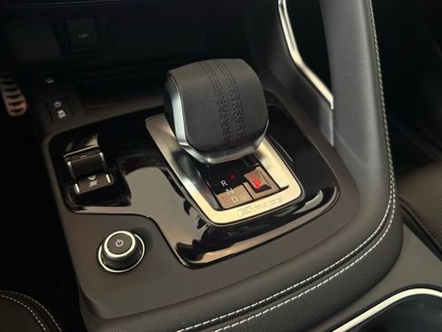 New 2024 Jaguar E-PACE R-Dynamic SE image 18