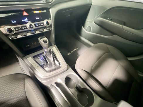 Used 2020 Hyundai Elantra SE w/ Cargo Package (C1) FWD image 24