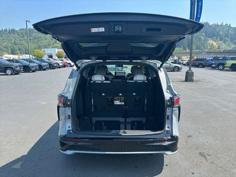 Certified 2026 Toyota Sienna XSE AWD/4WD image 12