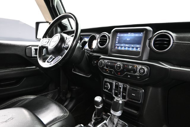 Used 2020 Jeep Gladiator Overland w/ Trailer Tow Package AWD/4WD image 14