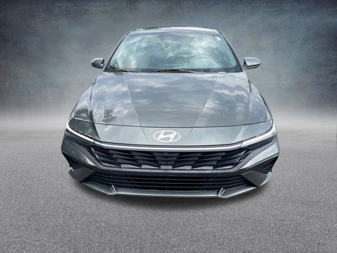 Certified 2025 Hyundai Elantra SE FWD image 36