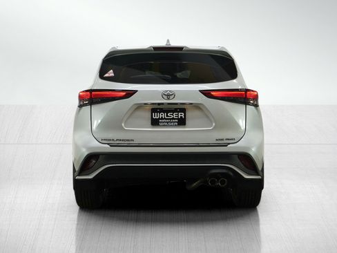 Used 2023 Toyota Highlander XSE image 4