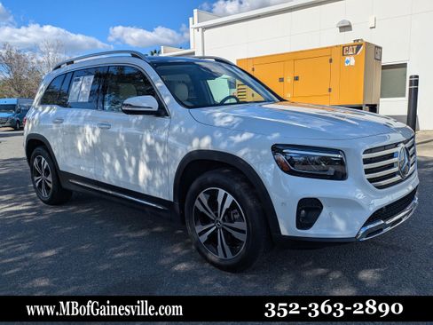 Used 2025 Mercedes-Benz GLB 250 image 1
