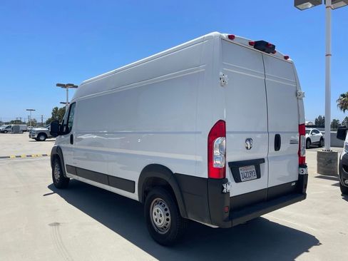 Used 2024 RAM ProMaster 2500 w/ Convenience Group FWD image 4
