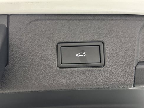 Certified 2023 Volkswagen Atlas SEL R-Line AWD/4WD image 13