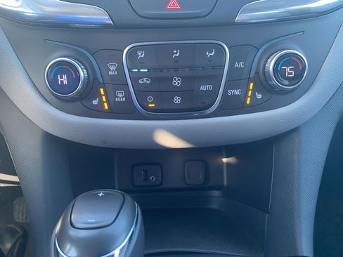 Used 2018 Chevrolet Equinox LT image 17