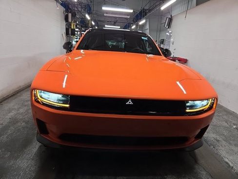 Used 2025 Dodge Charger R/T Scat Pack w/ Track Pack image 2