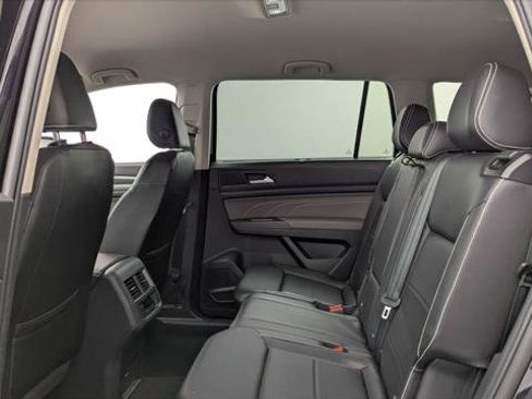 Used 2023 Volkswagen Atlas SE w/ Black Wheel Package FWD image 17