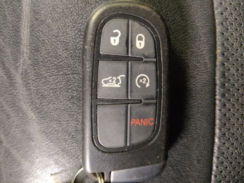 Used 2019 Jeep Cherokee Limited AWD/4WD image 32