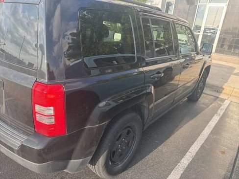 Used 2016 Jeep Patriot Sport w/ Power Value Group FWD image 2