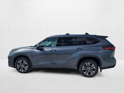 Used 2021 Toyota Highlander XLE image 8