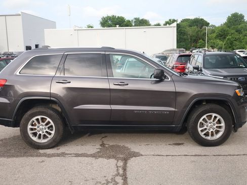 Used 2019 Jeep Grand Cherokee Laredo w/ Security & Convenience Group AWD/4WD image 5