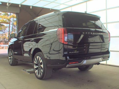 Used 2025 Ford Expedition Platinum w/ Driver's Package AWD/4WD image 3