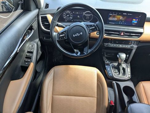 Used 2024 Kia Seltos EX FWD image 16