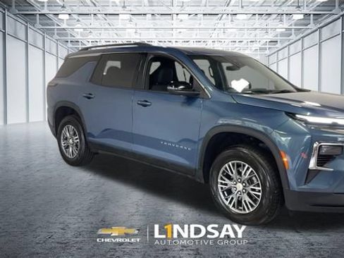 Used 2025 Chevrolet Traverse LT AWD/4WD image 3