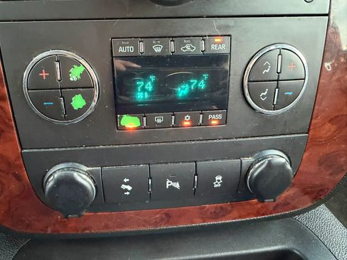 Used 2013 Chevrolet Suburban LT w/ Luxury Package image 53