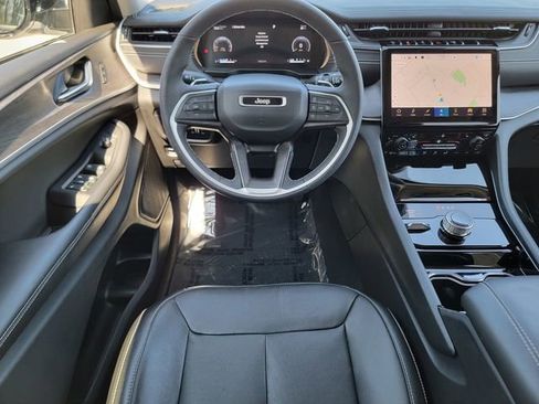 Certified 2023 Jeep Grand Cherokee Limited image 31