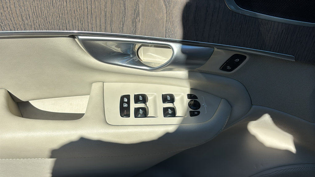 Certified 2024 Volvo XC90 B6 Plus AWD/4WD image 14