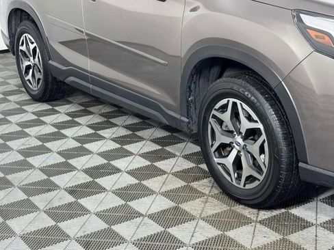 Used 2023 Subaru Forester Premium AWD/4WD image 12