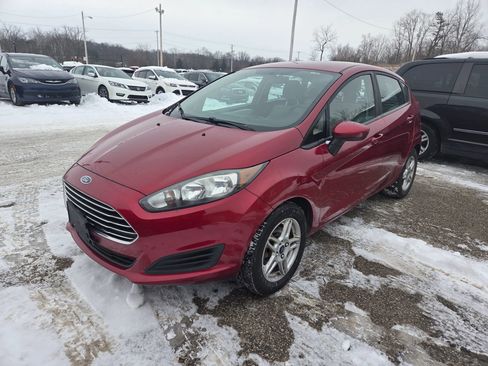 Used 2017 Ford Fiesta SE image 2