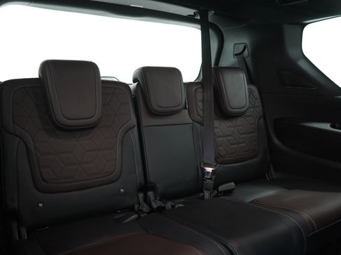 Used 2025 Nissan Armada Platinum AWD/4WD image 12
