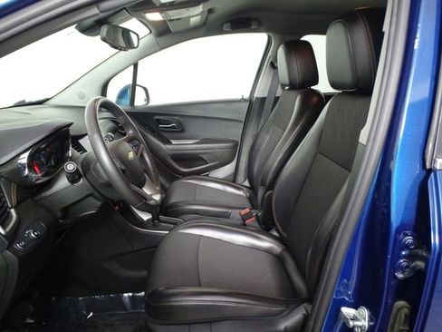Used 2020 Chevrolet Trax LT w/ LT Convenience Package image 10