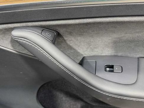 Used 2023 Tesla Model Y Long Range AWD/4WD image 11