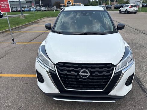 Used 2022 Nissan Kicks S FWD image 12