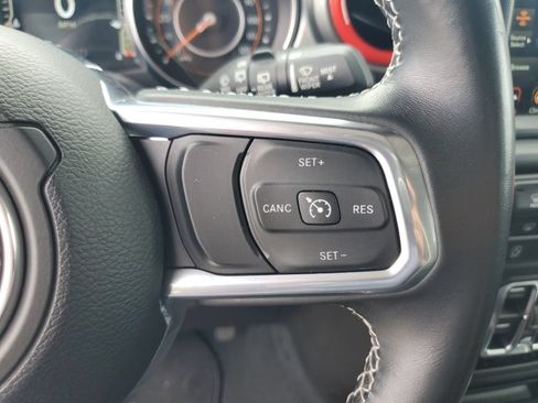 Used 2022 Jeep Wrangler Unlimited Sahara AWD/4WD image 15
