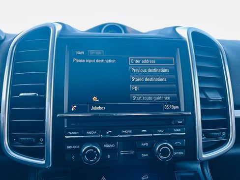 Used 2016 Porsche Cayenne S image 21