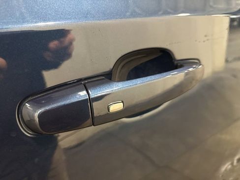 Used 2023 Chevrolet Traverse LT image 34