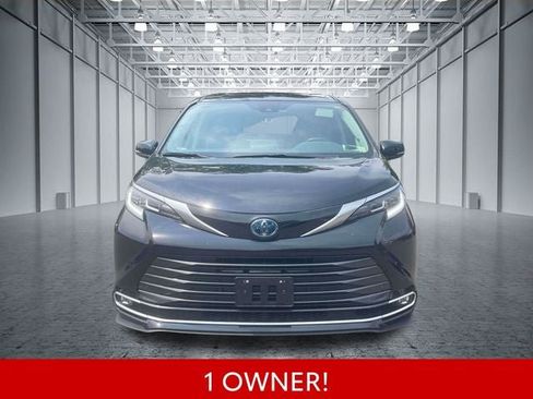 Used 2023 Toyota Sienna Limited AWD/4WD image 2