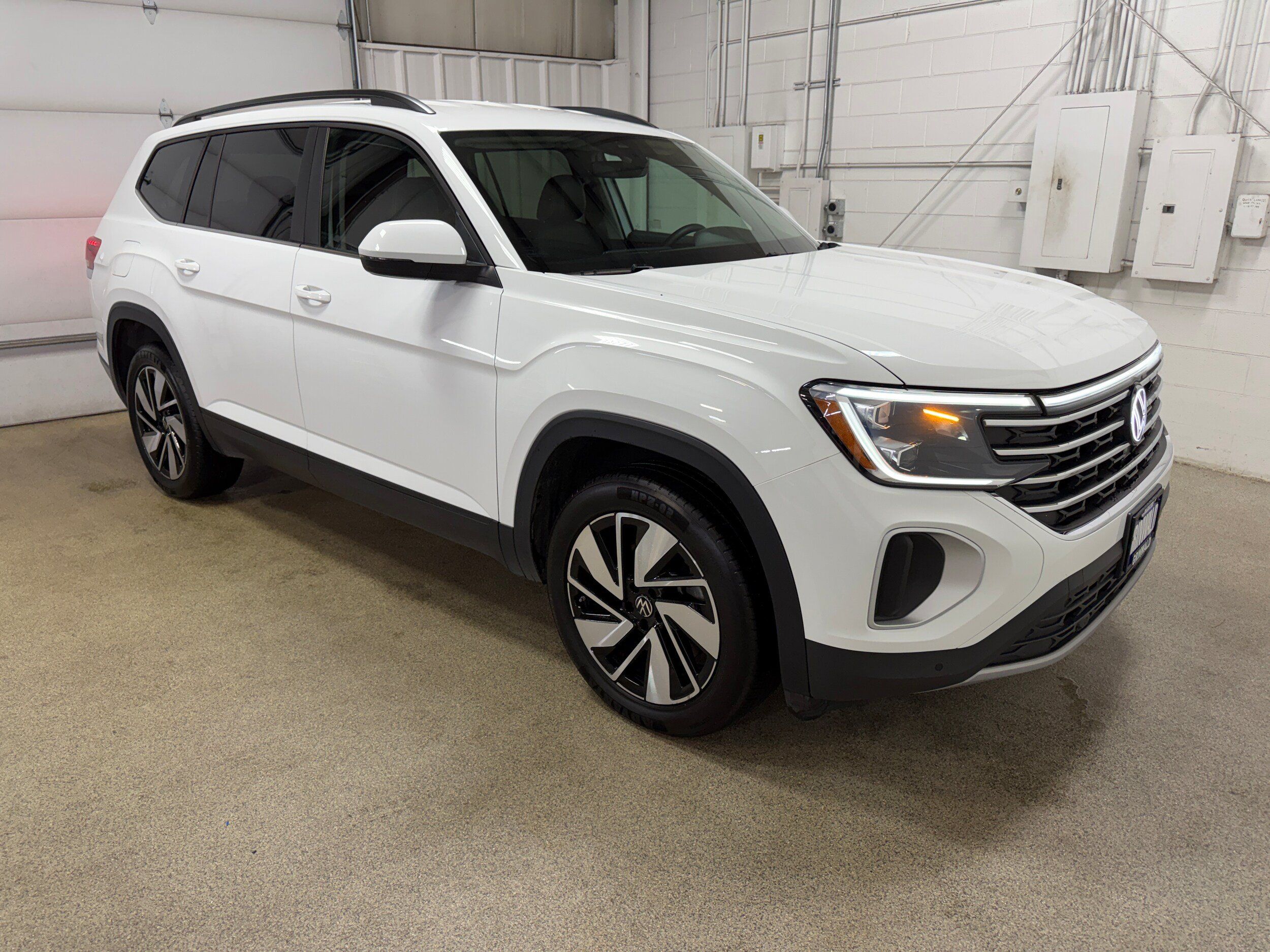 Used 2025 Volkswagen Atlas SE AWD/4WD image 5
