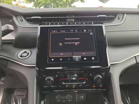 New 2025 Jeep Grand Cherokee Altitude w/ Trailer Tow Package image 24