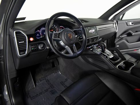 Certified 2023 Porsche Cayenne image 4