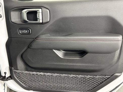 Used 2025 Jeep Wrangler Unlimited Rubicon image 12