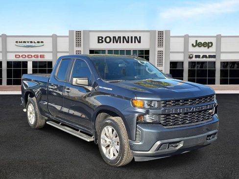 Used 2019 Chevrolet Silverado 1500 Custom w/ Custom Value Package image 2