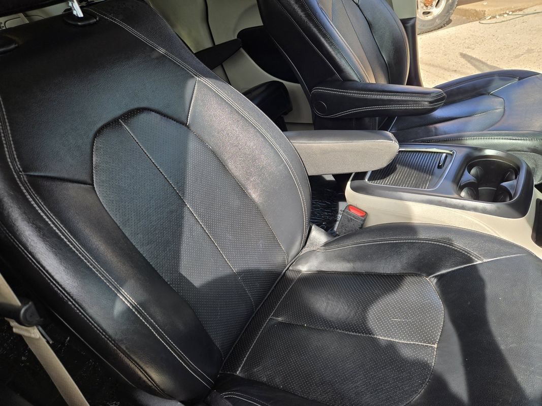 Used 2022 Chrysler Pacifica Touring-L FWD image 21