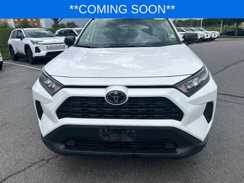 Used 2019 Toyota RAV4 LE AWD/4WD image 2