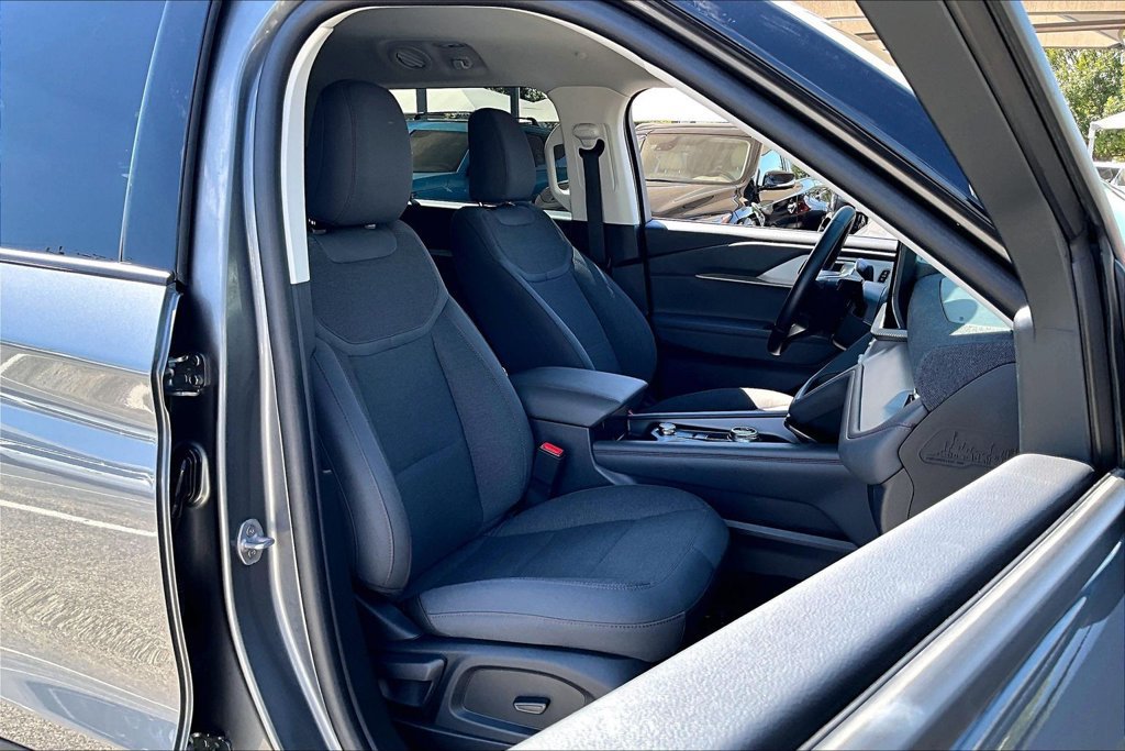 Used 2025 Ford Explorer Active RWD image 9