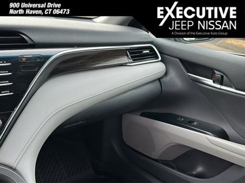 Used 2018 Toyota Camry L image 17